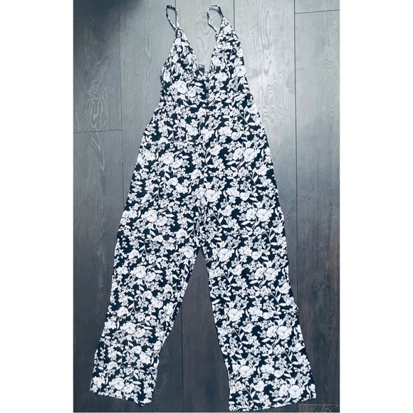 Forever 21 Printed Casual Black and White Jumpsuit - Picture 2 of 8